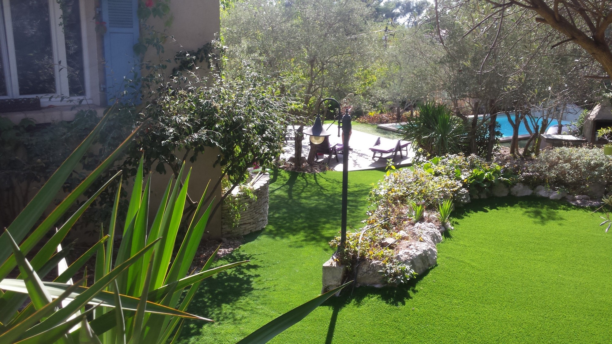 installation de gazon artificiel à Bouc Bel Air